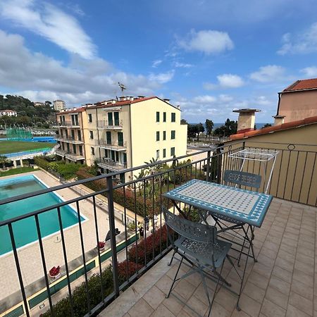 Appartamento Vista Mare Con Piscina Cala Di Sole Imperia Eksteriør billede